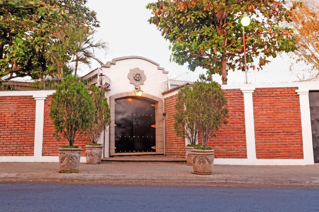 Hotel El Almendro Managua Buitenkant foto