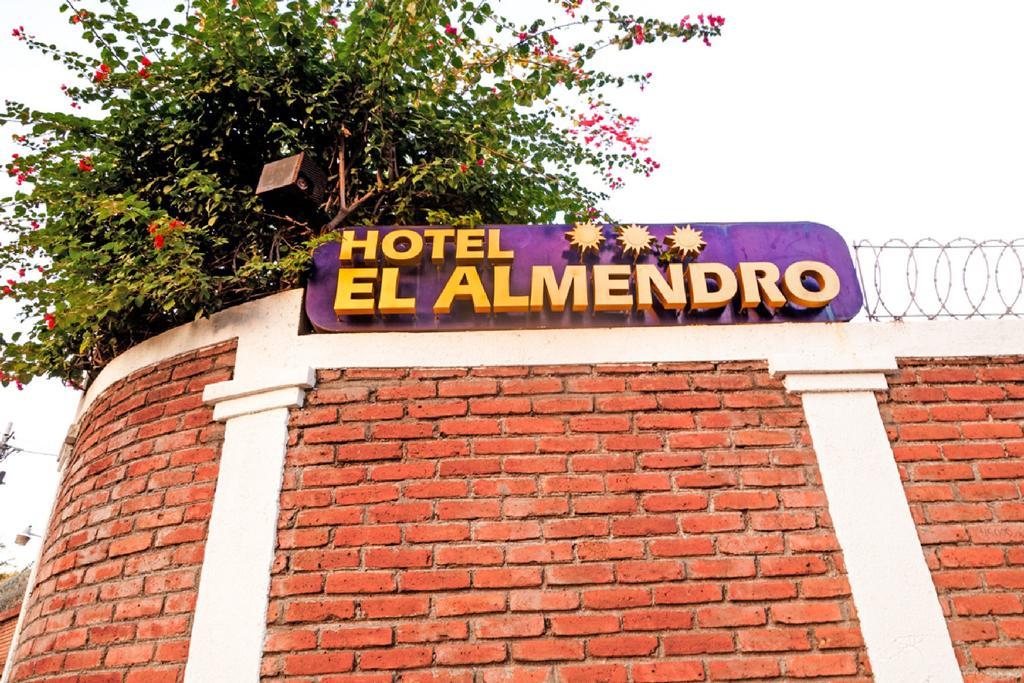 Hotel El Almendro Managua Buitenkant foto