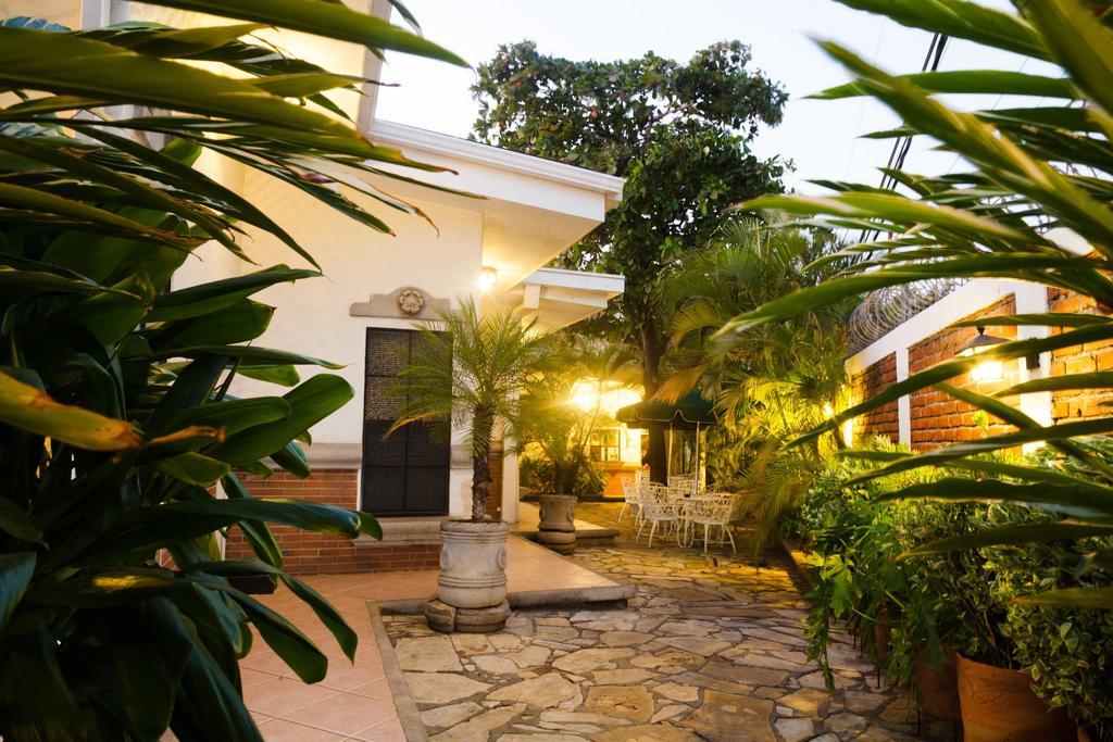 Hotel El Almendro Managua Buitenkant foto